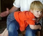 Родительская порка делает детей агрессивными