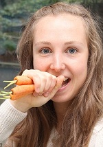 29-летняя девушка 7 лет не ела горячих блюд, и выглядит на все16!