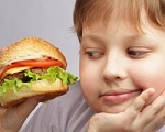 Фаст-фуд приводит к  астме и экземе у детей